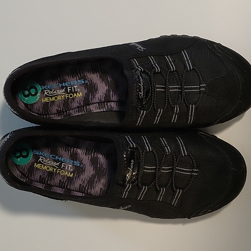 Woman's size 8 Sketchers